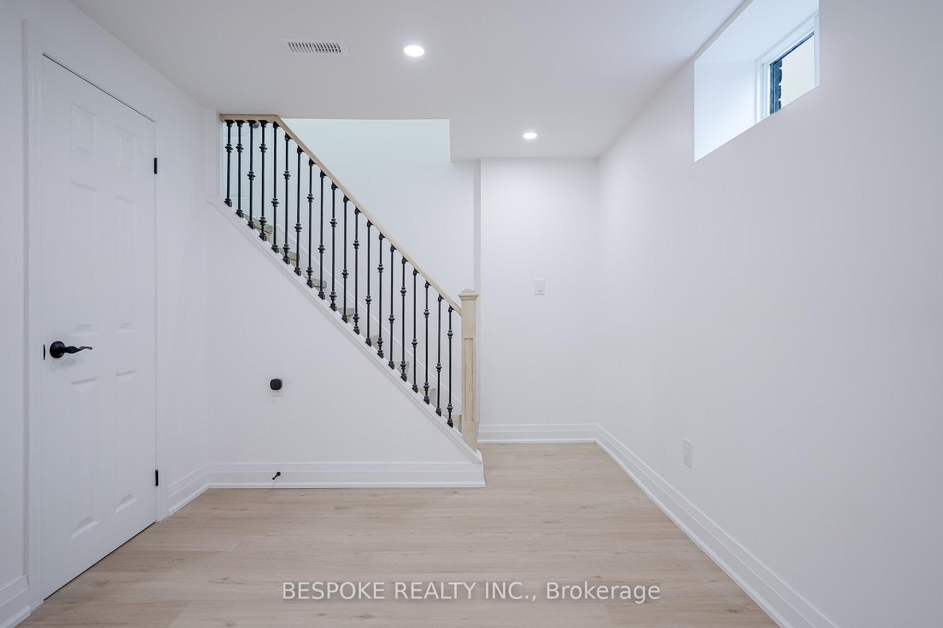 1110 Athol Street Unit Bsmt photo 4