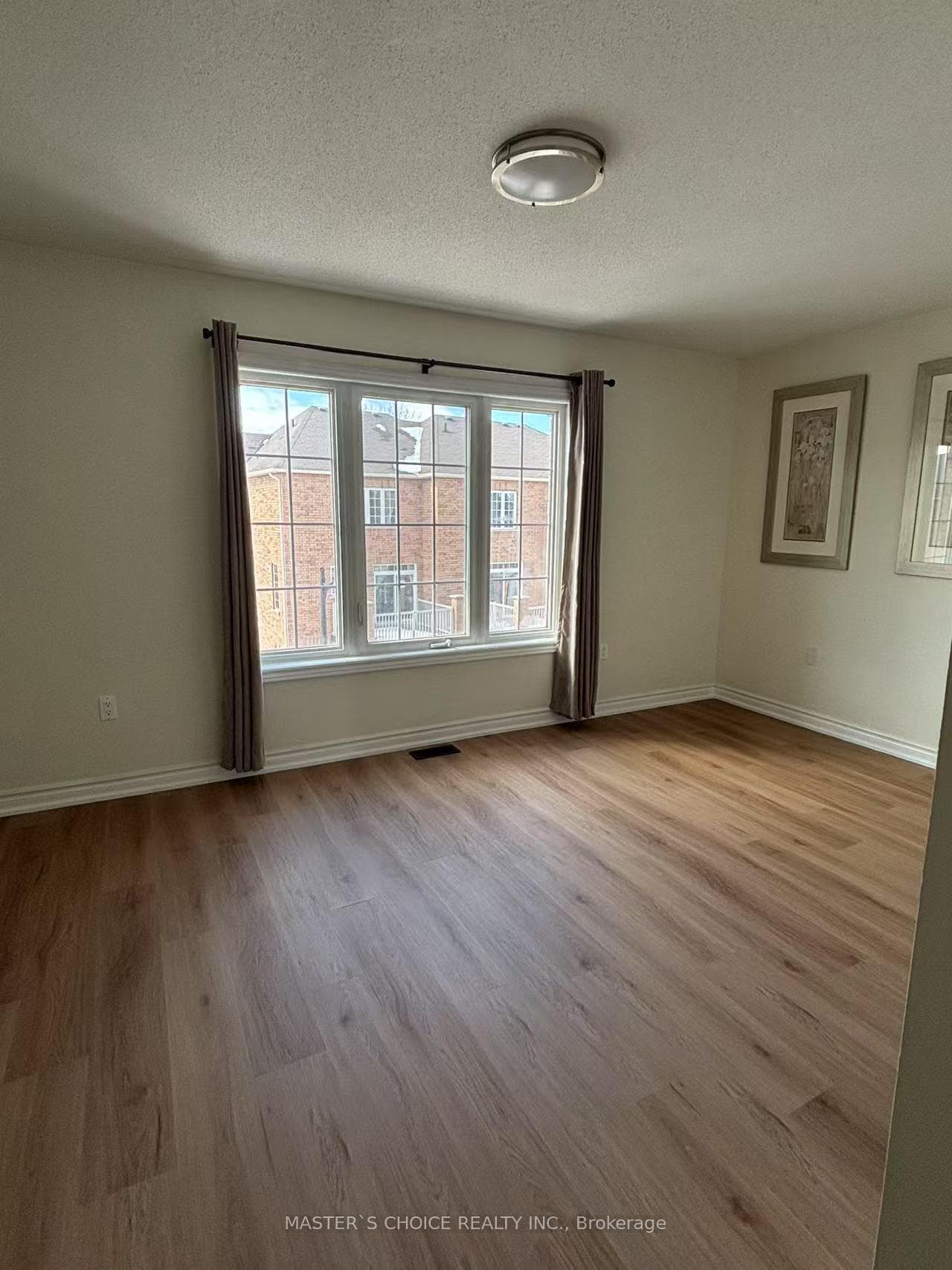 160 Yorkland Street photo 21