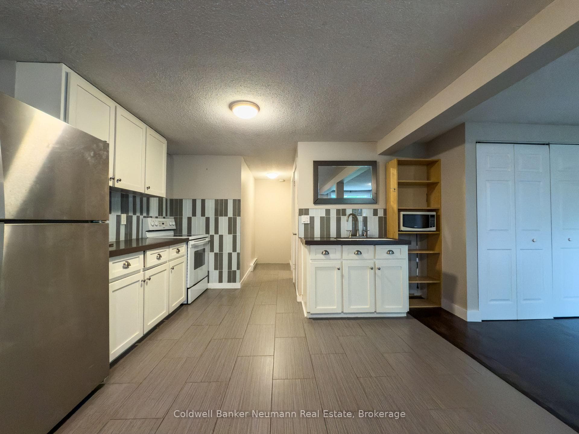 723 Scottsdale Drive Unit Lower photo 4