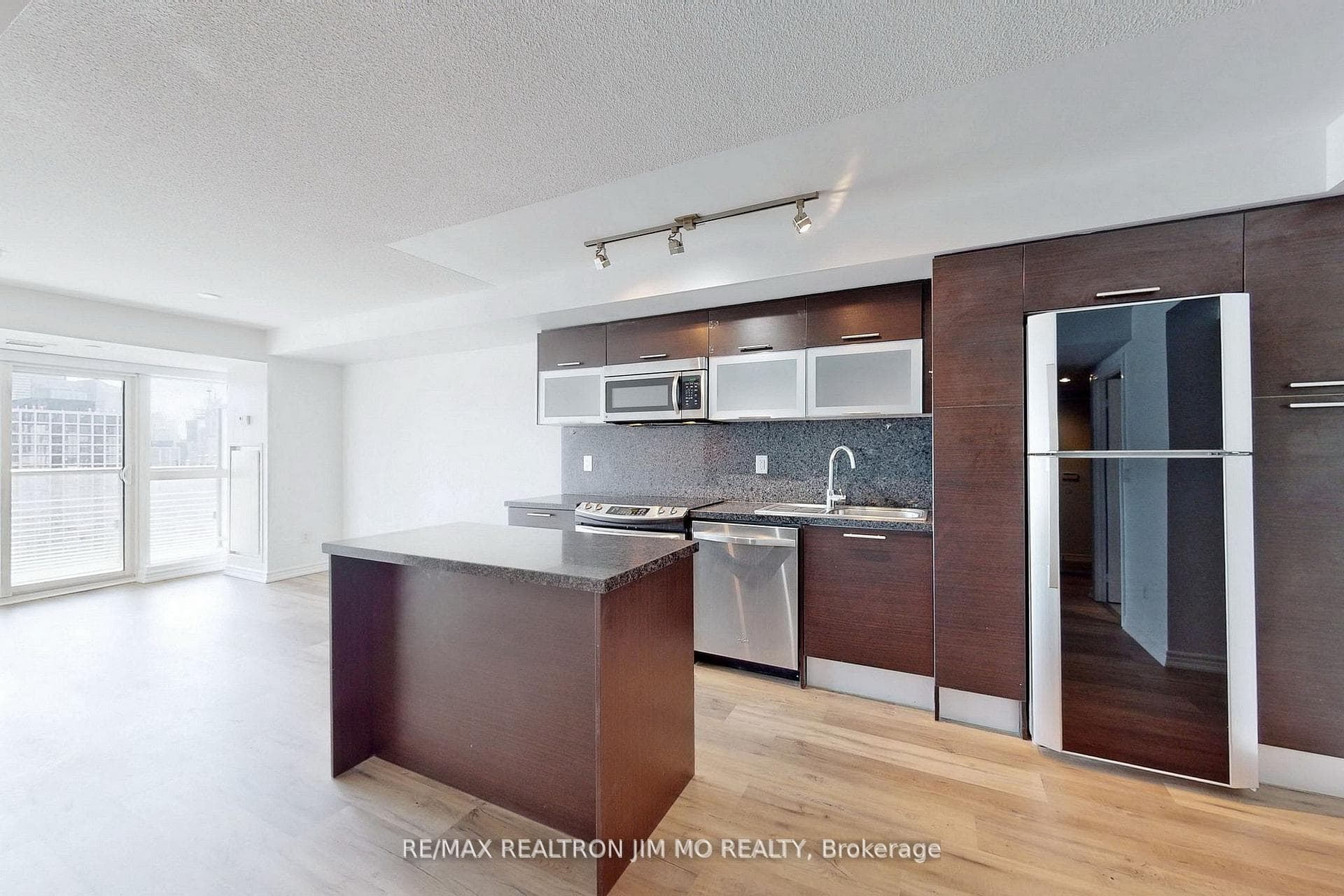 386 Yonge Street Unit 2508 photo 3