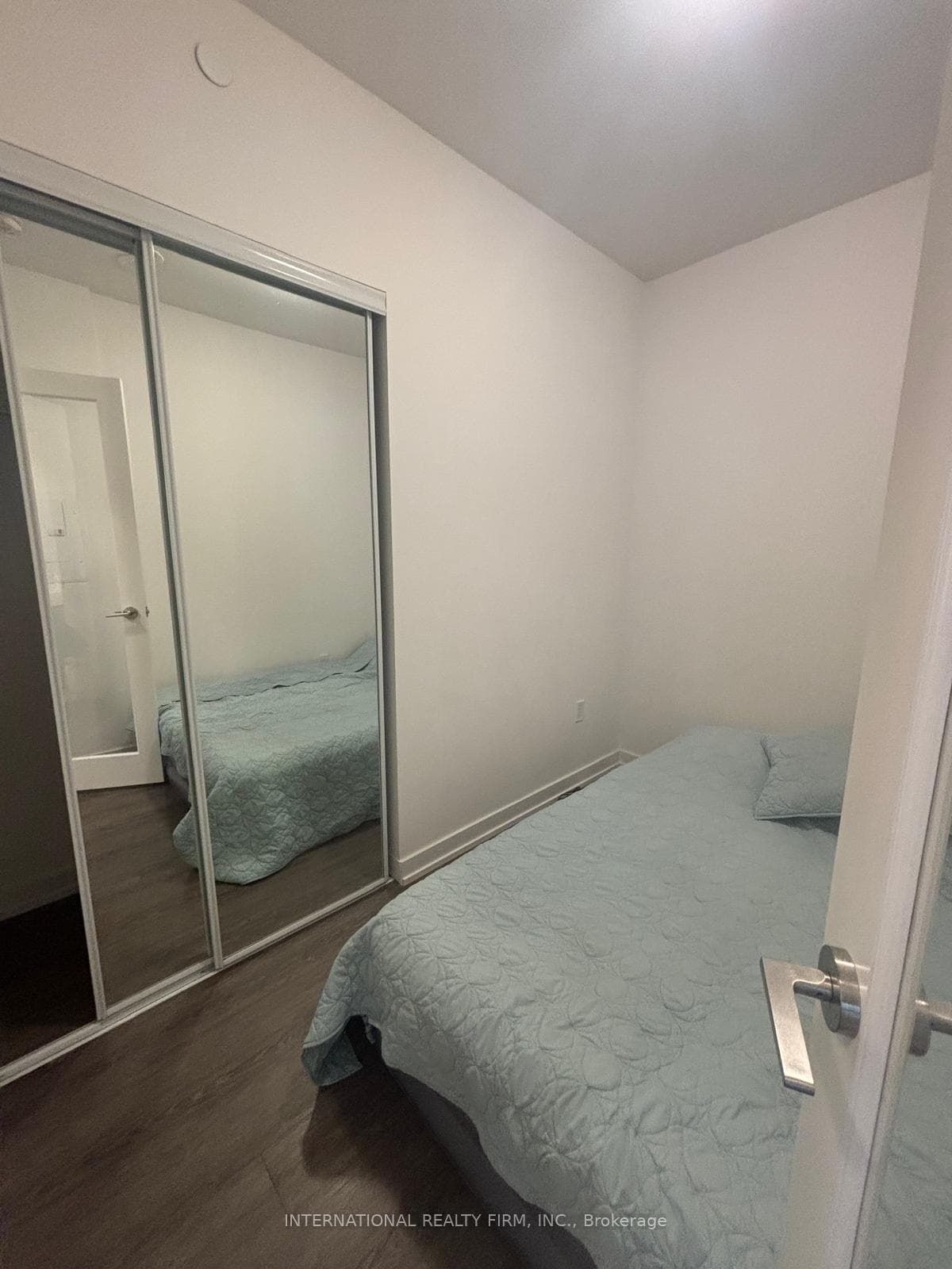1 Yorkville Avenue Unit 607 photo 9