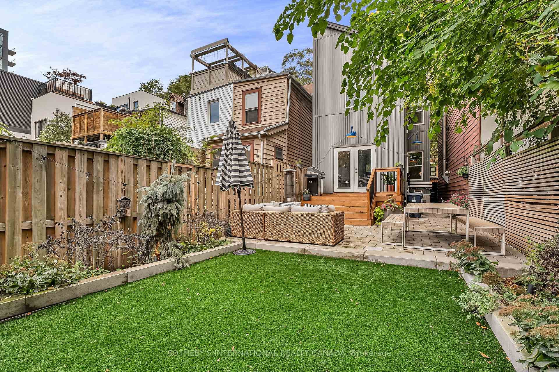 106 Sumach Street photo 39