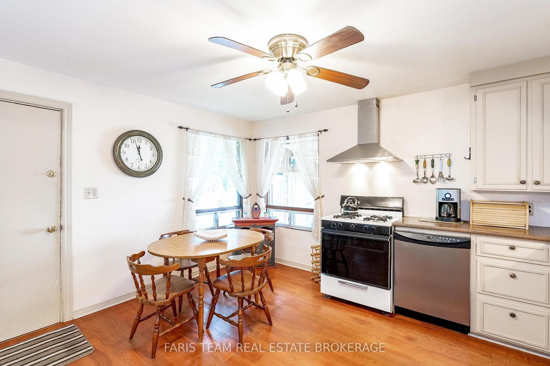 1697 Champlain Road photo 6