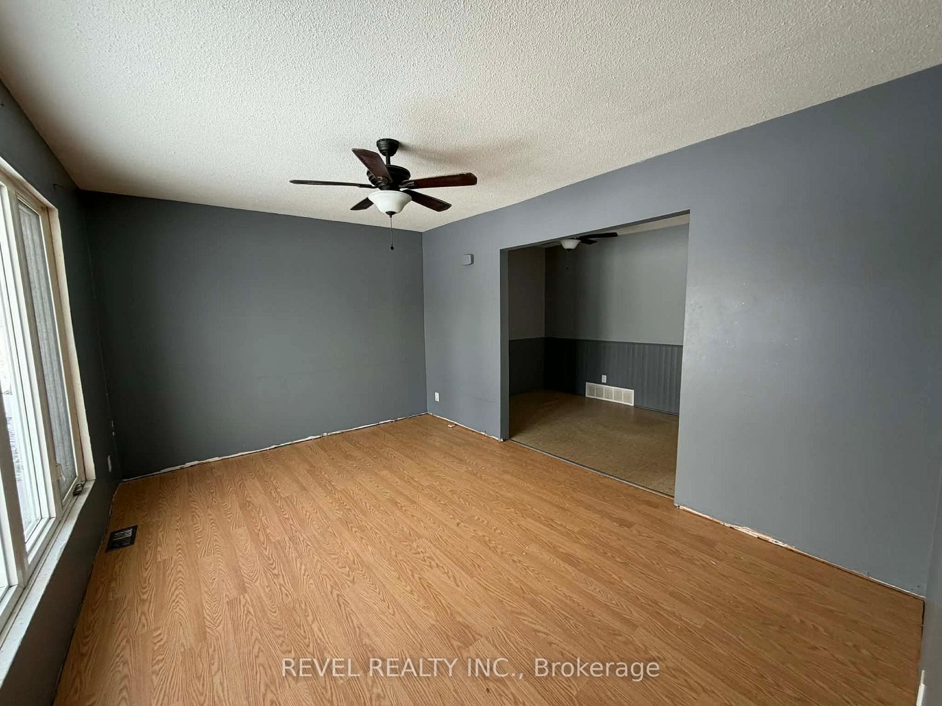 489 Couture Avenue photo 4