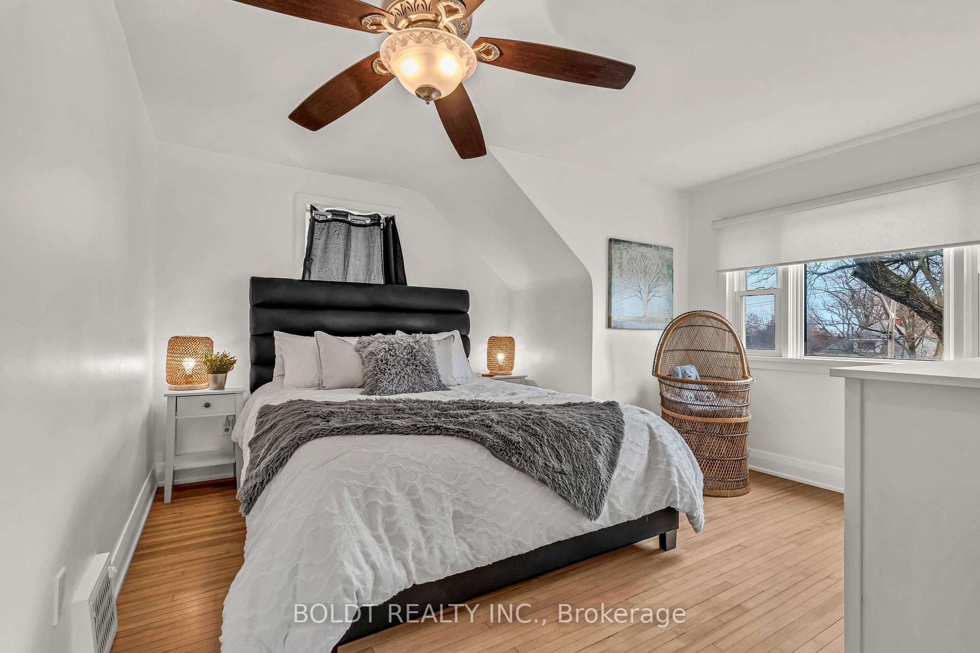 1368 Pelham Street photo 26