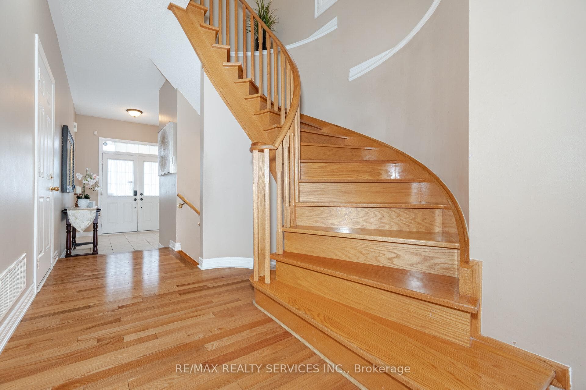 25 Pape Drive photo 12