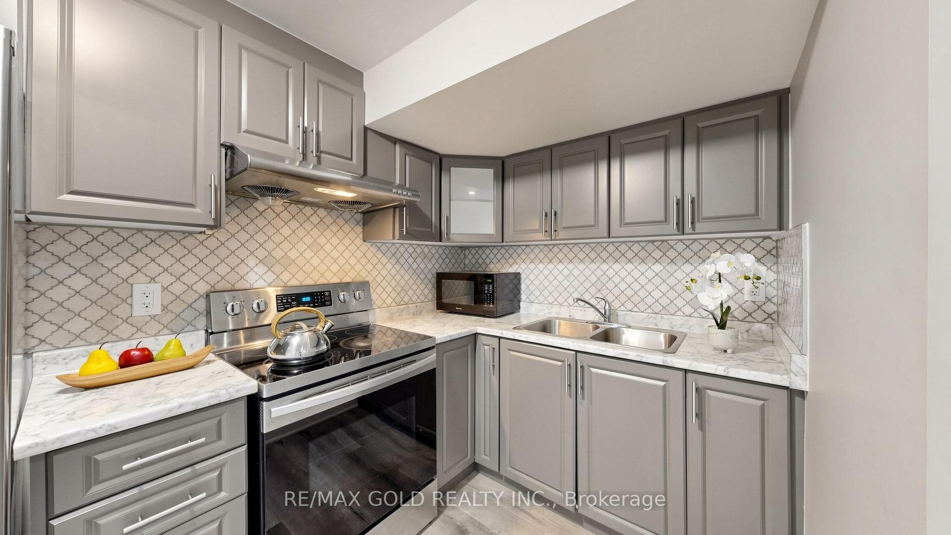 9 Edgewater Court photo 36