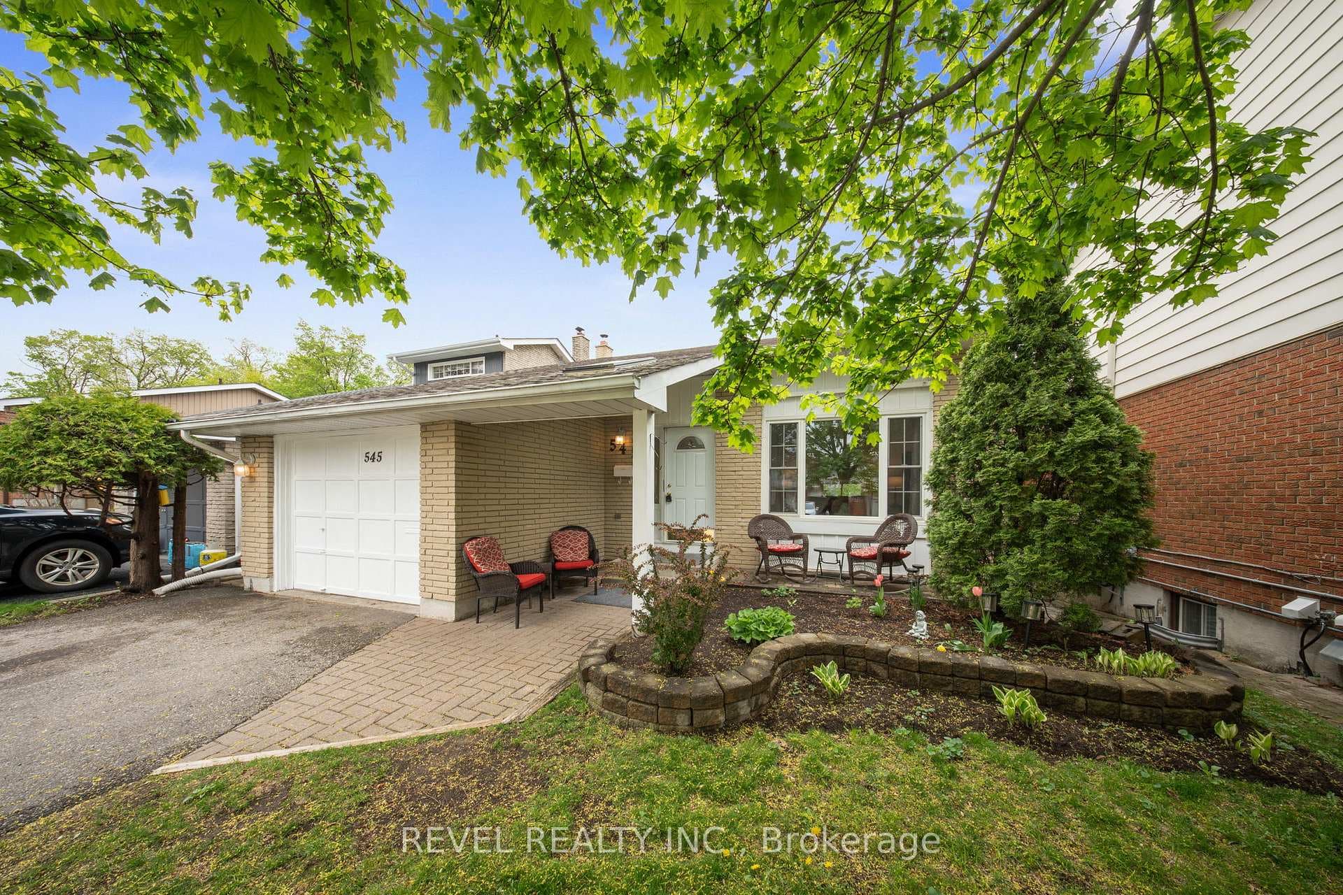 545 Charrington Avenue photo 3
