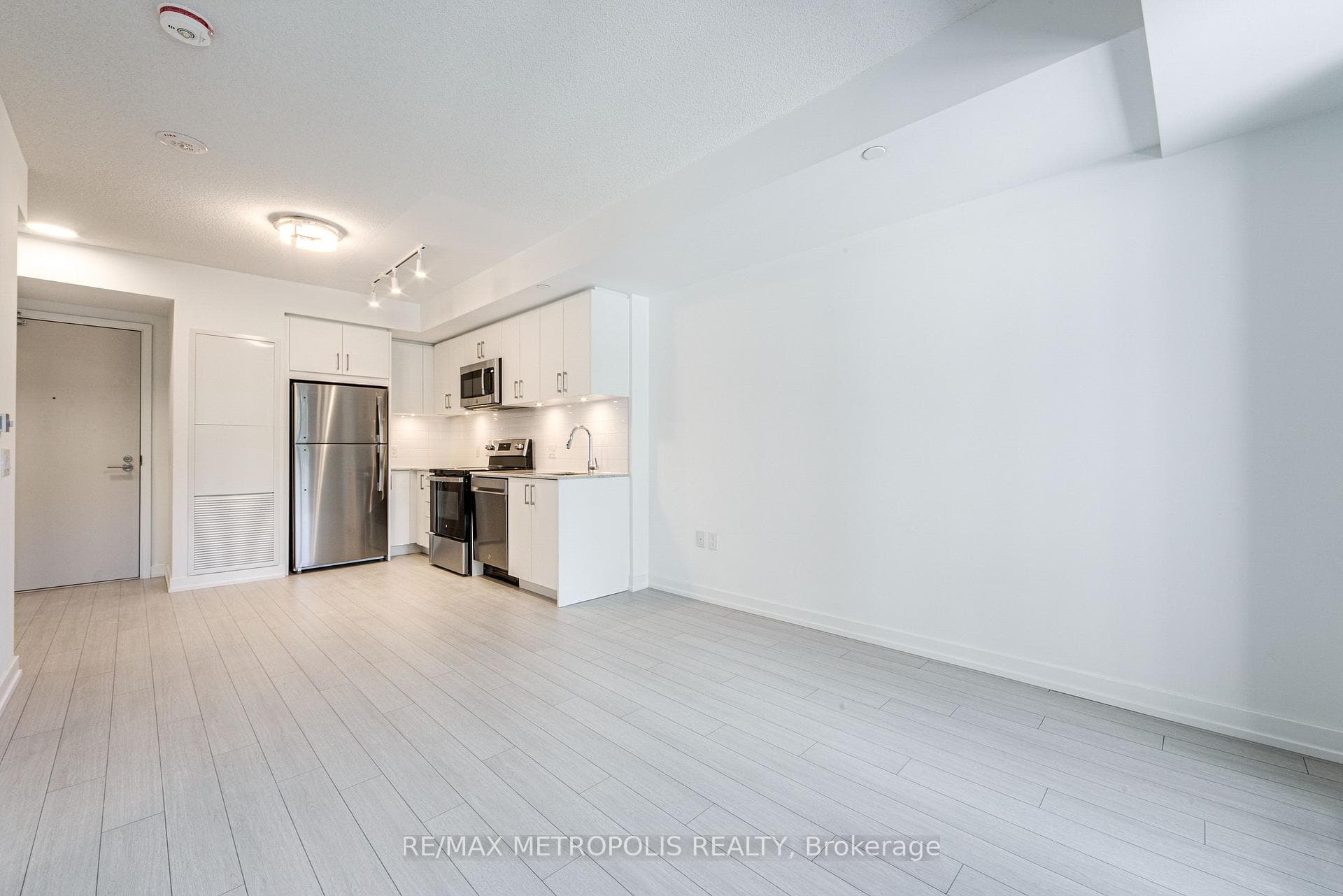 4010 Eglinton Avenue Unit 209 photo 14