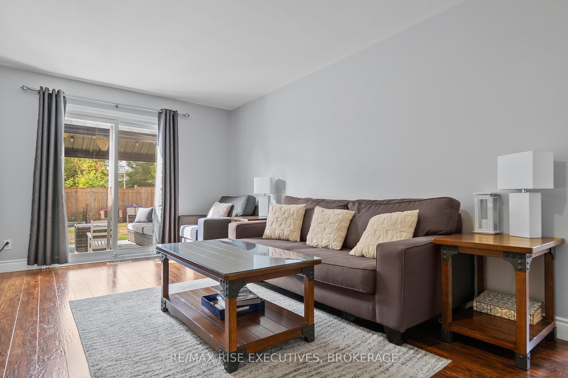 693 Laidlaw Crescent photo 27