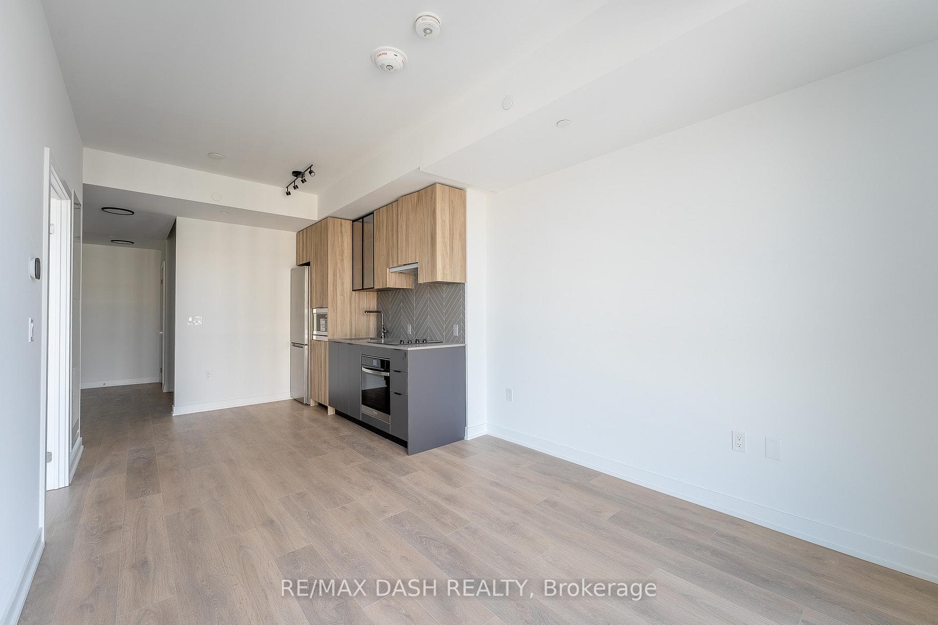 1037 THE QUEENSWAY Avenue Unit 1001 photo 6