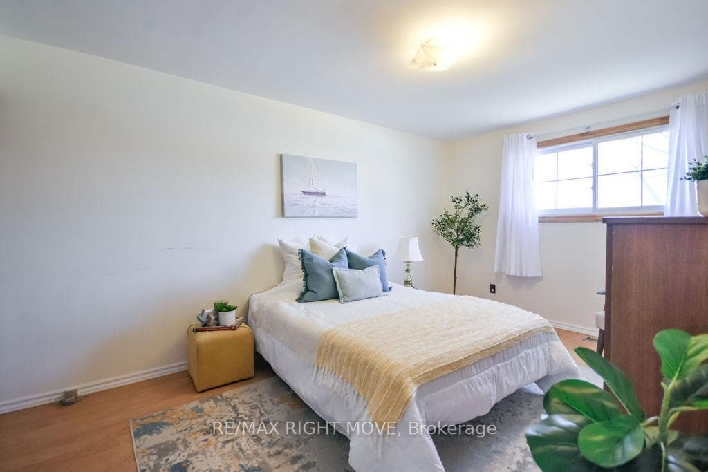 323 Collins Drive photo 18