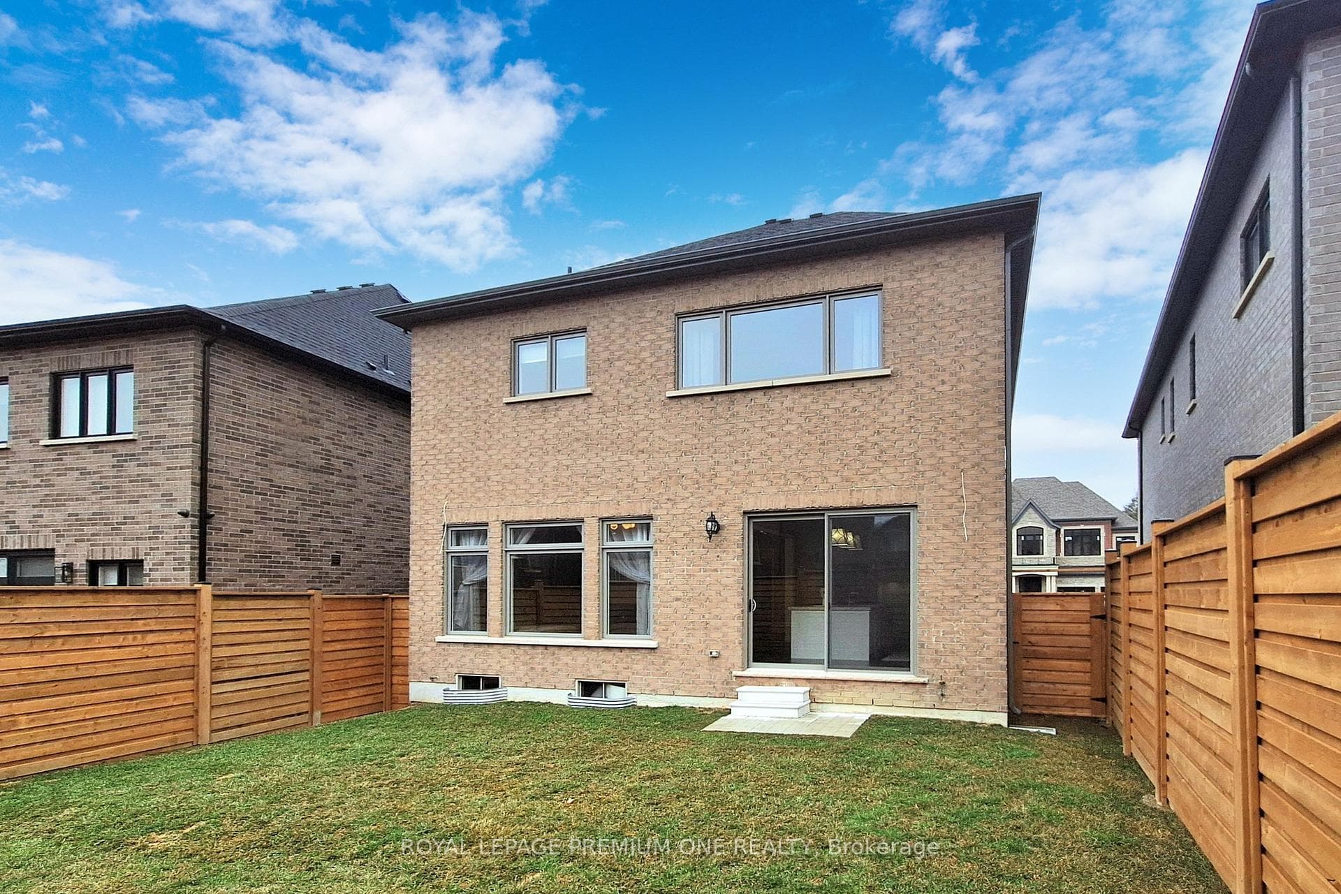 133 Cannes Avenue photo 40