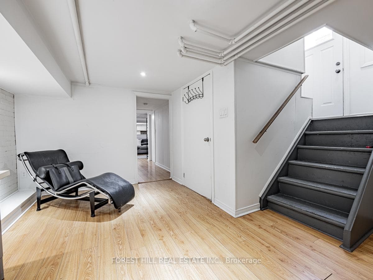 29 Scarboro Beach Boulevard Unit Lower photo 21