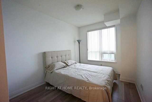 7161 Yonge Street Unit 1535 photo 8