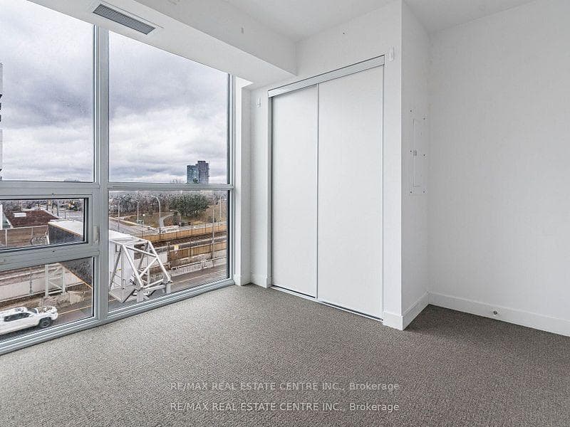 120 Varna Drive Unit 605 photo 19