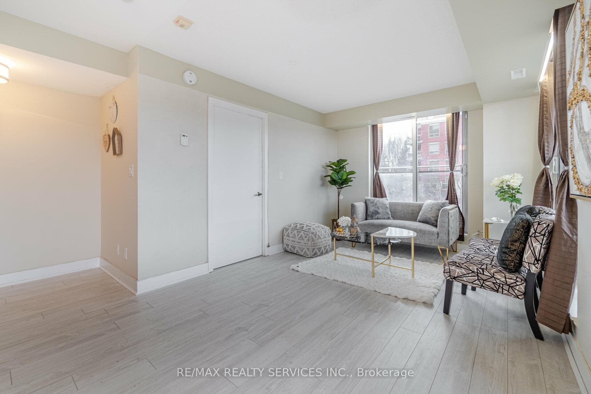801 Sheppard Avenue Unit 202 photo 9