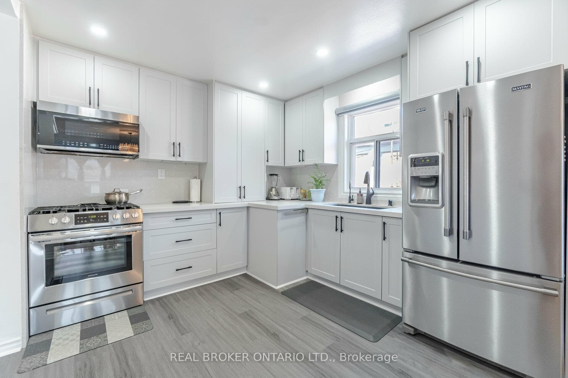 800 Brimley Road photo 16