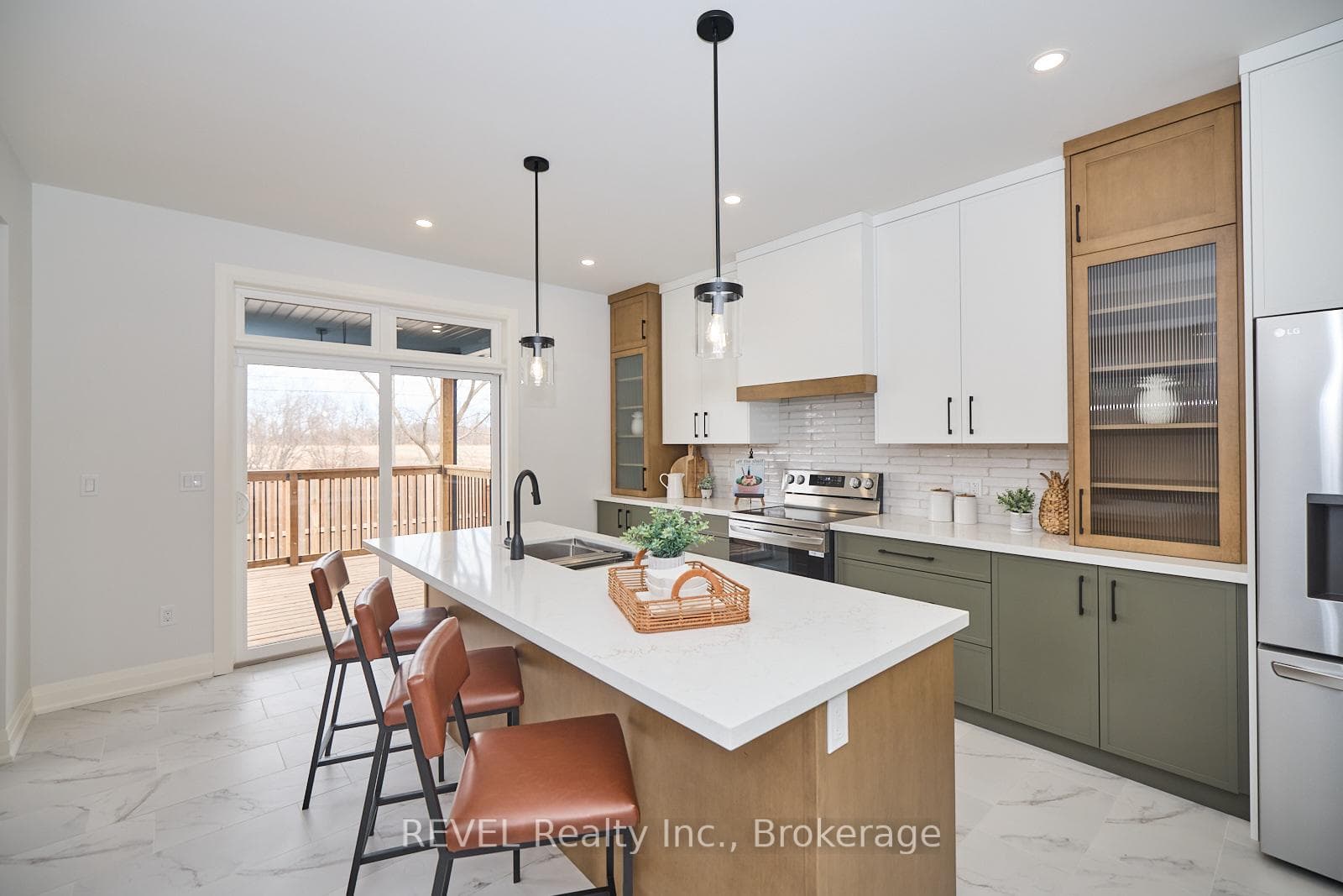 7363 SHERRILEE Crescent photo 10