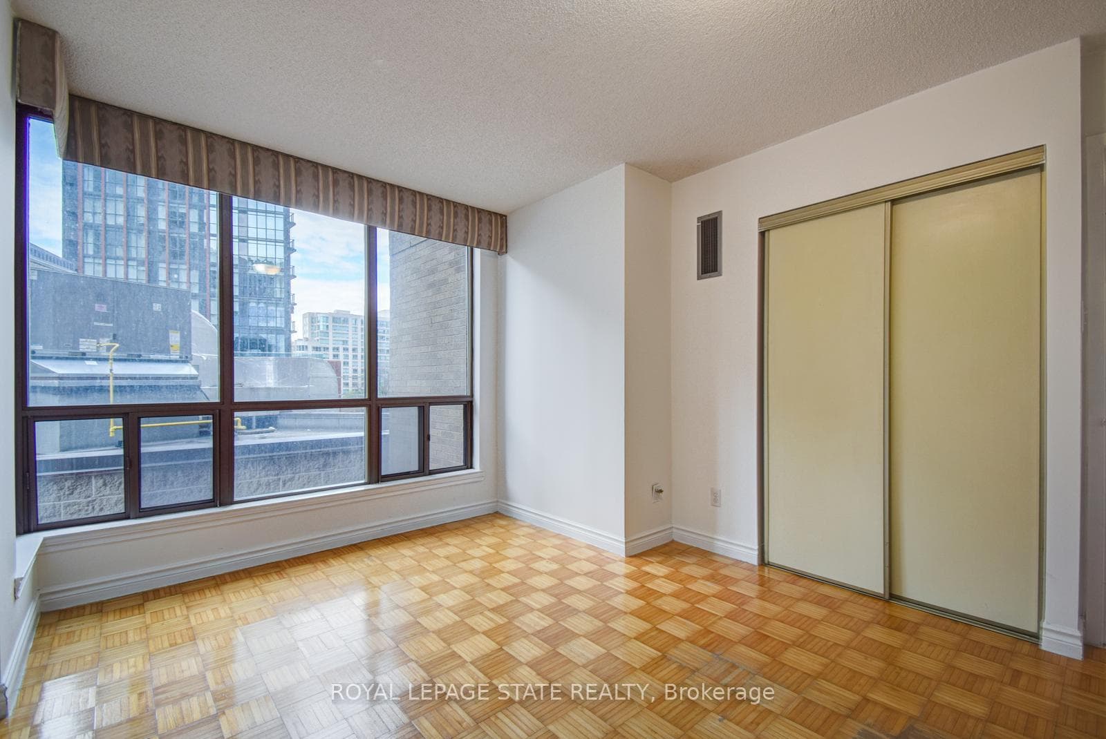 40 Scollard Street Unit 404 photo 29
