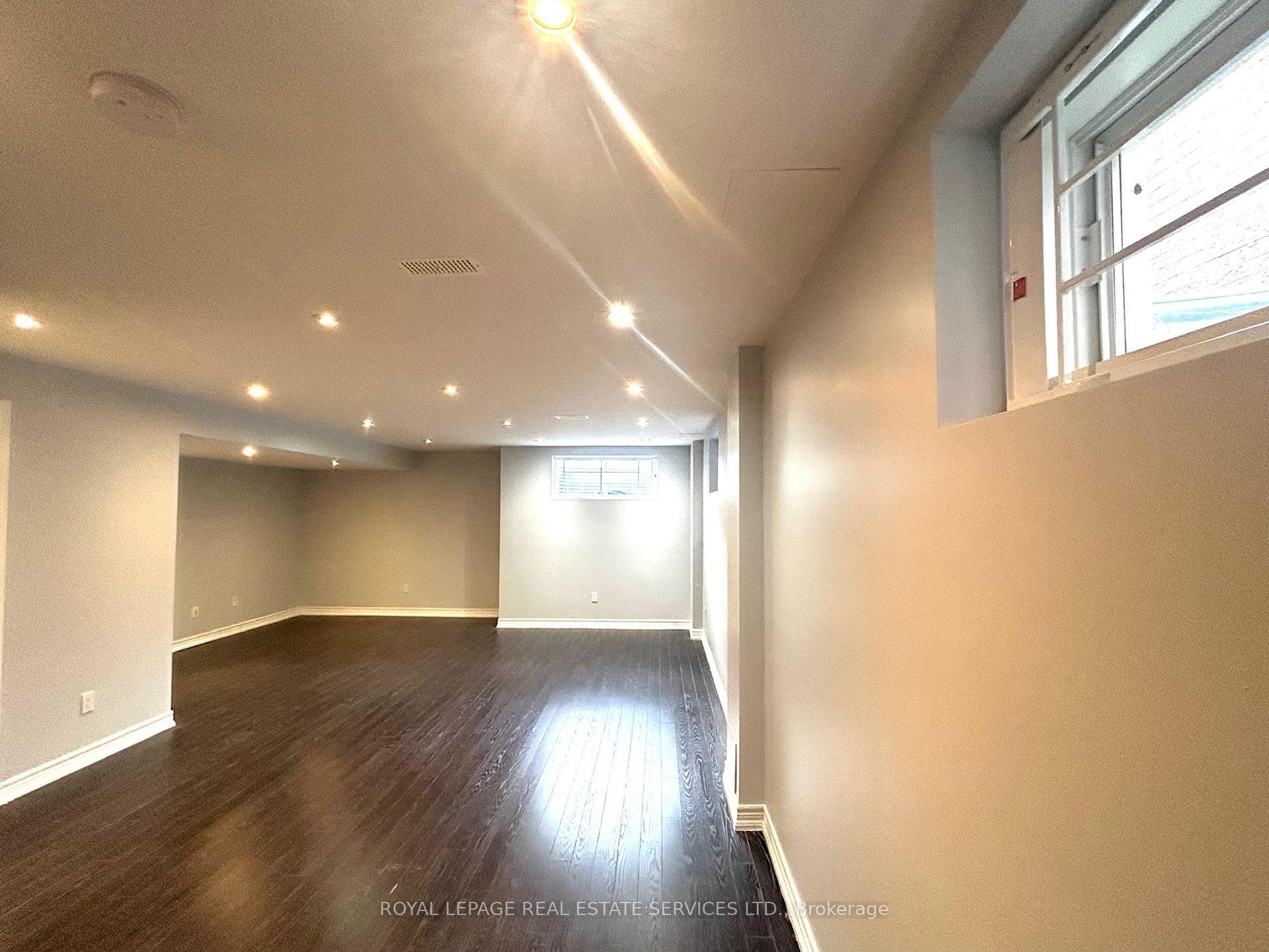 1285 Jezero Crescent photo 29