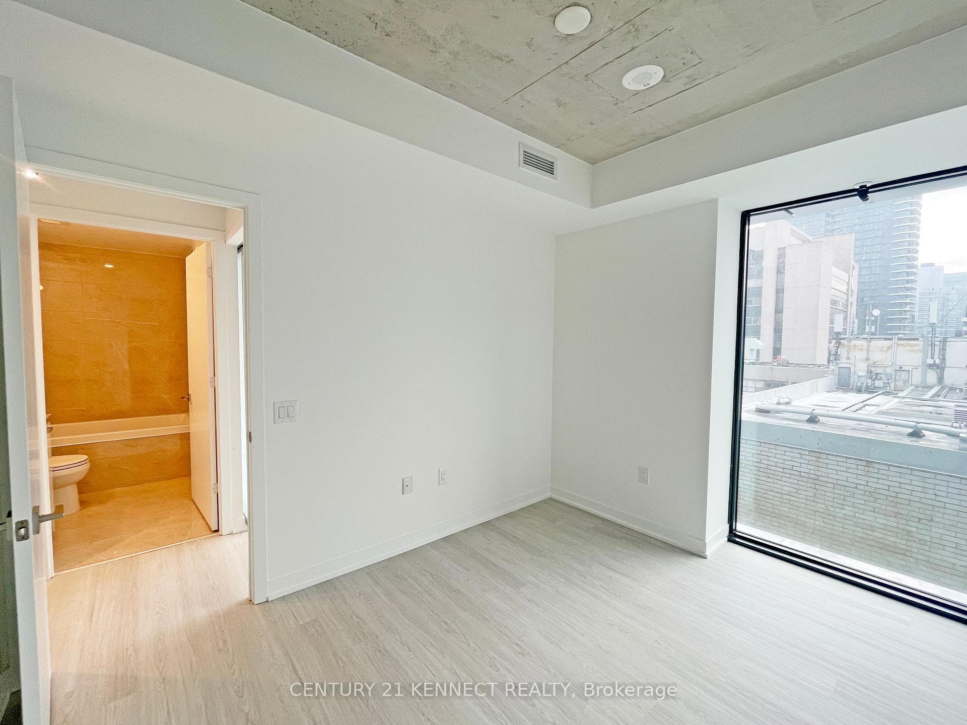 195 McCaul Street Unit 1310 photo 17