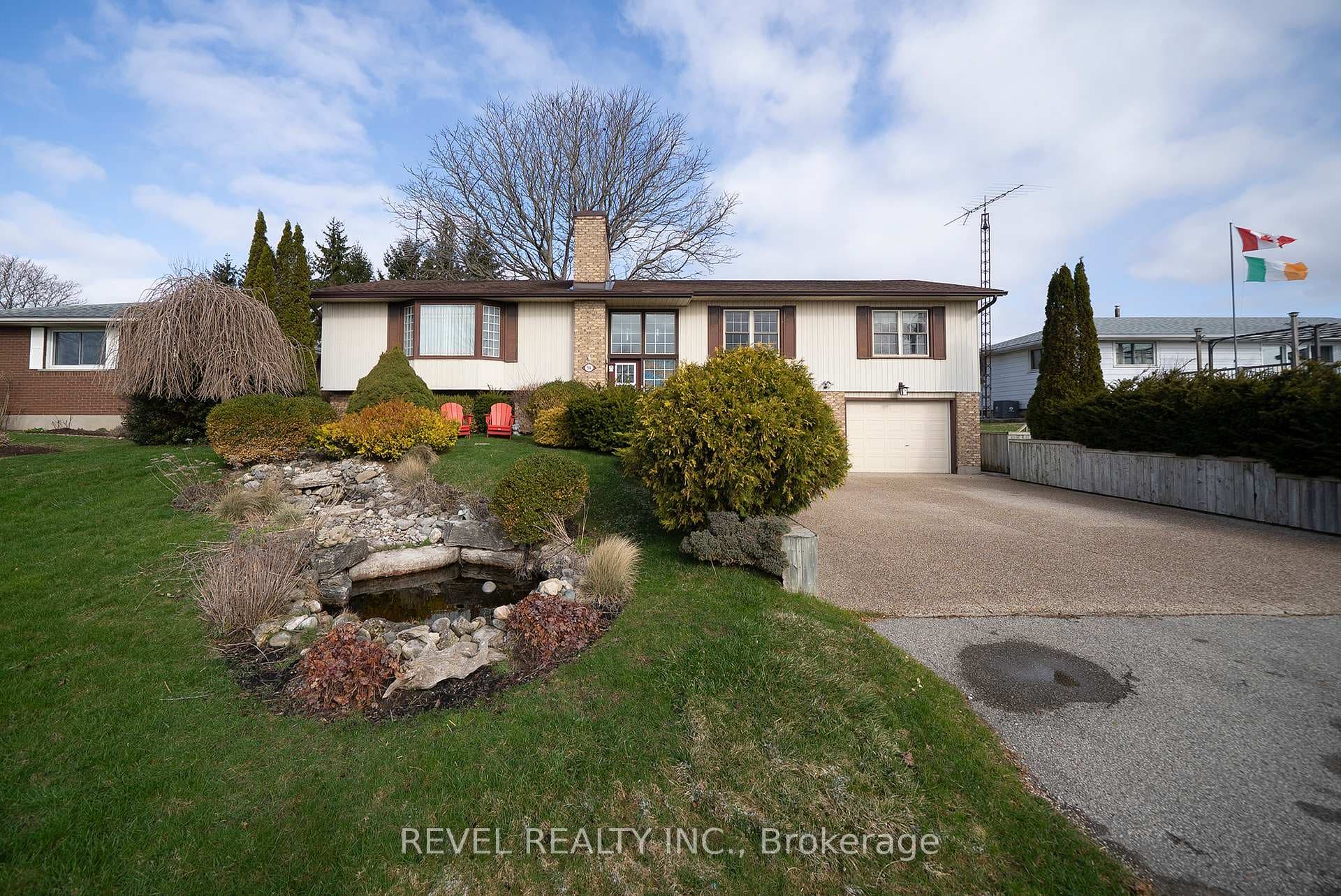 54 Bee Street photo 1