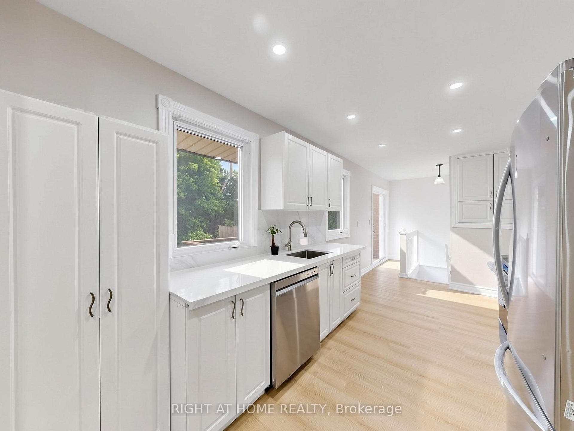 8 Caledonia Road photo 6