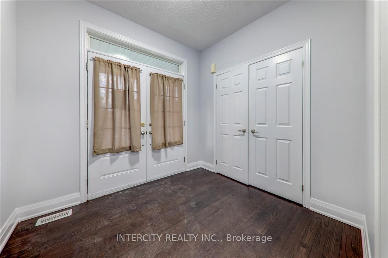 645 Armstrong Road photo 5
