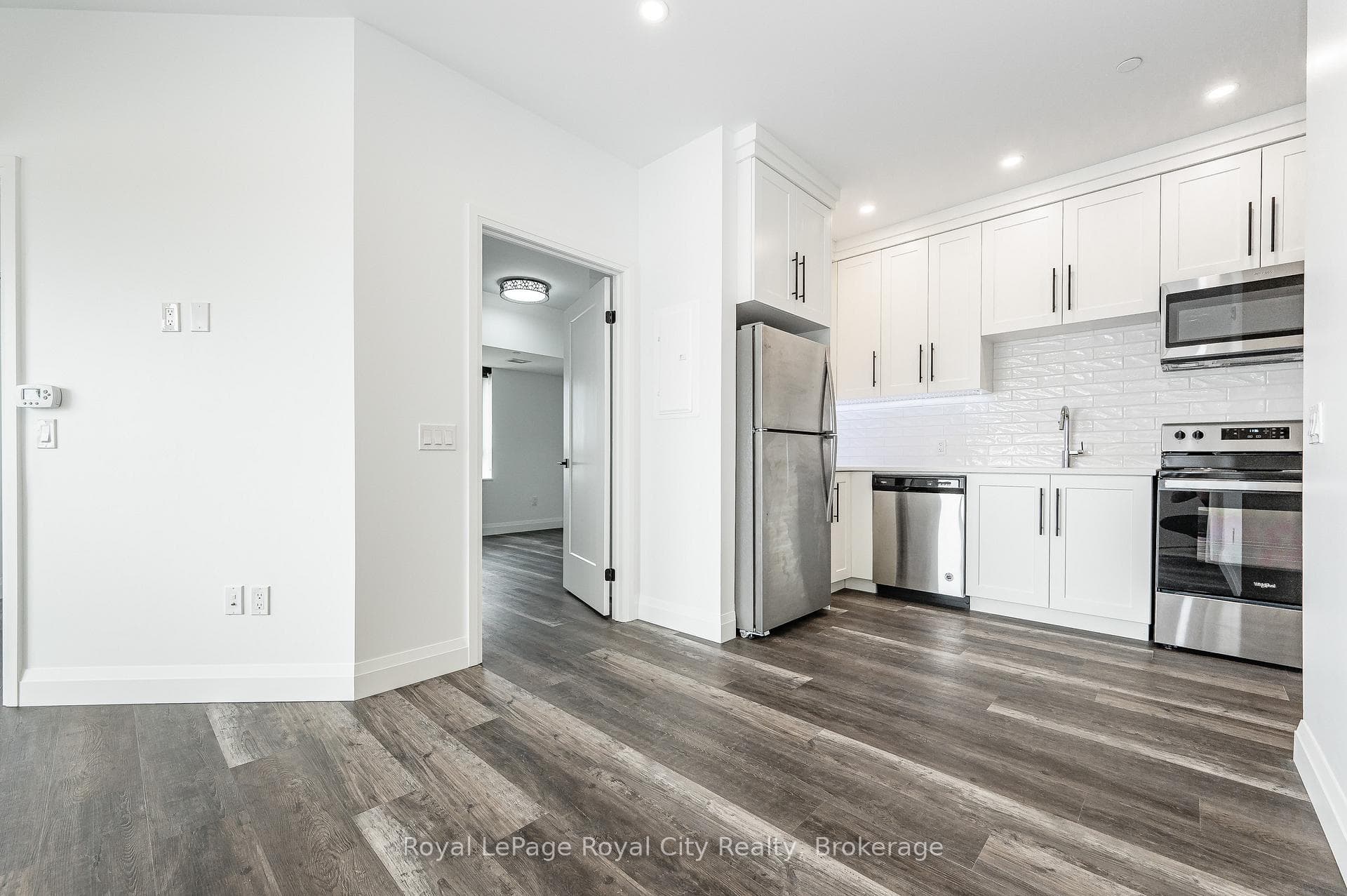 332 Gosling Gardens Unit 402 photo 19