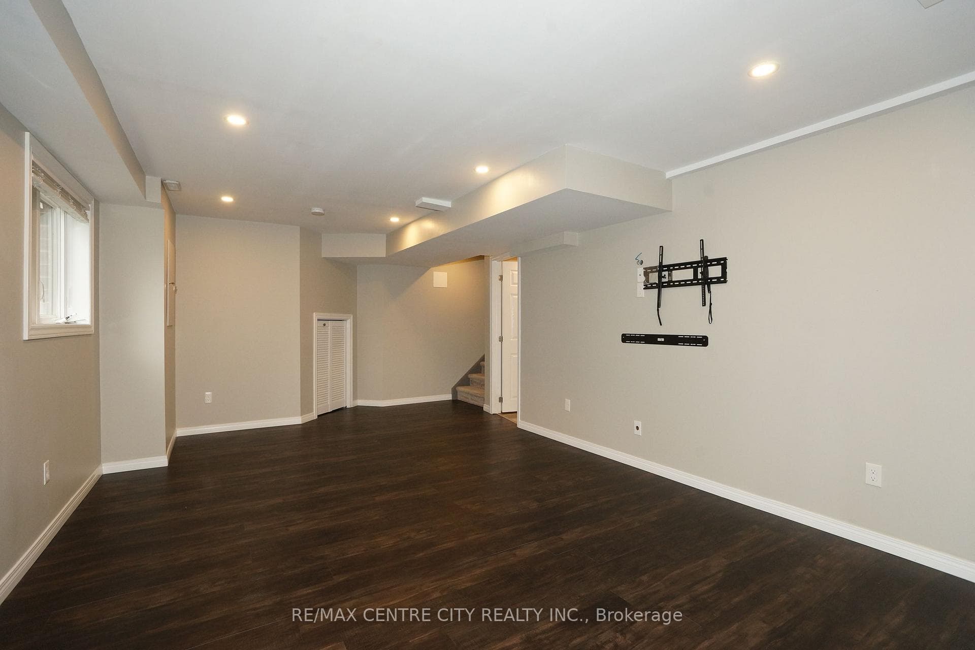 1509 horseshoe Crescent photo 26