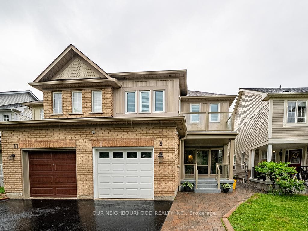 9 Regatta Crescent photo 2