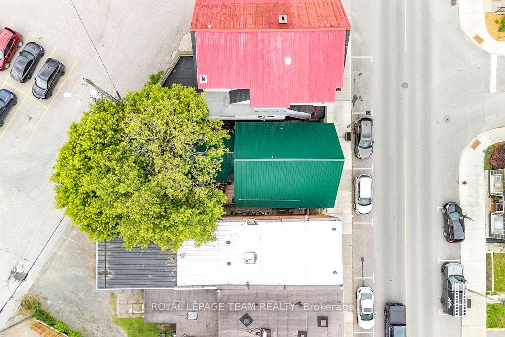 56 Madawaska Street photo 15