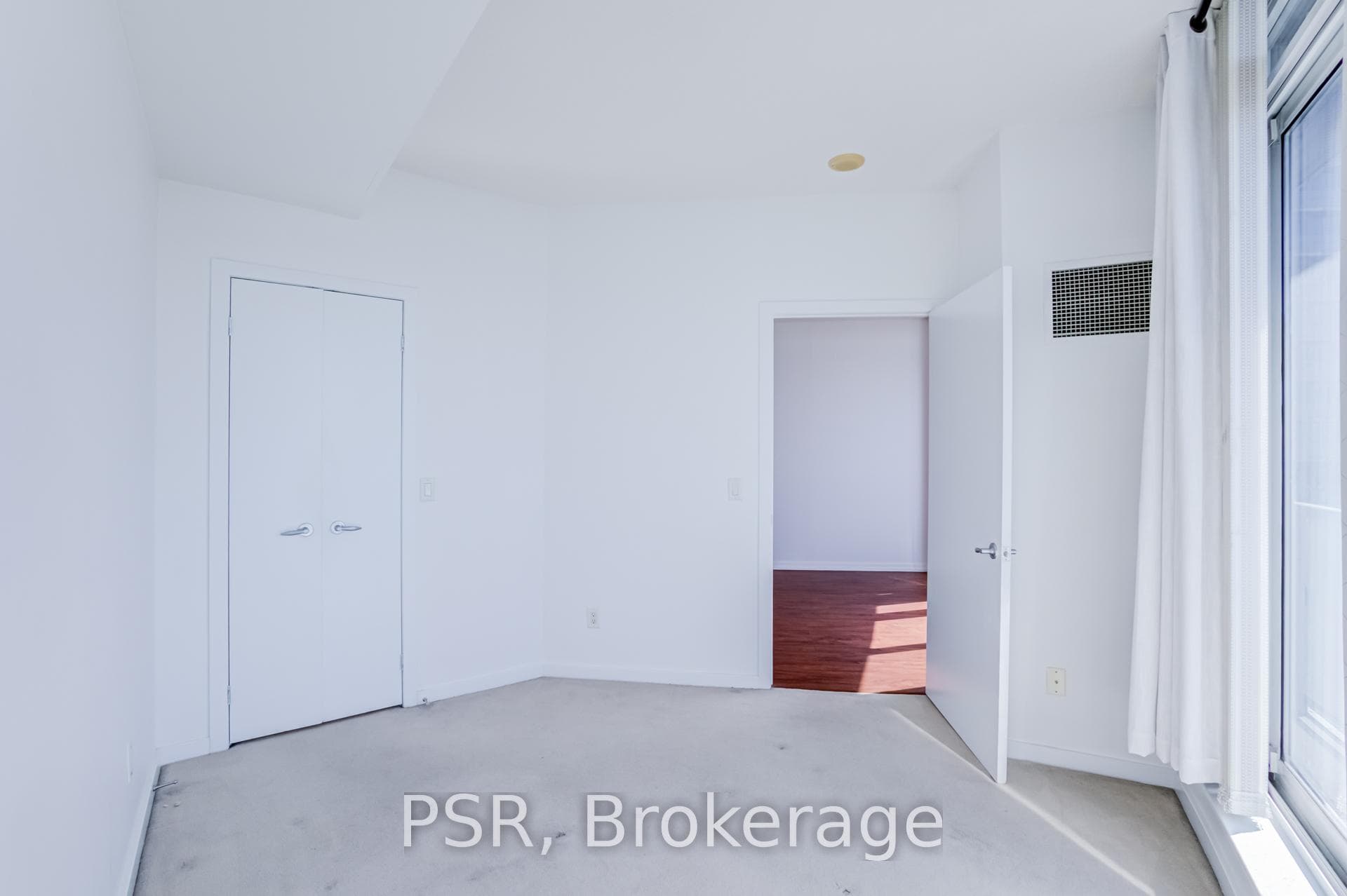 218 Queens Quay Unit 1506 photo 21