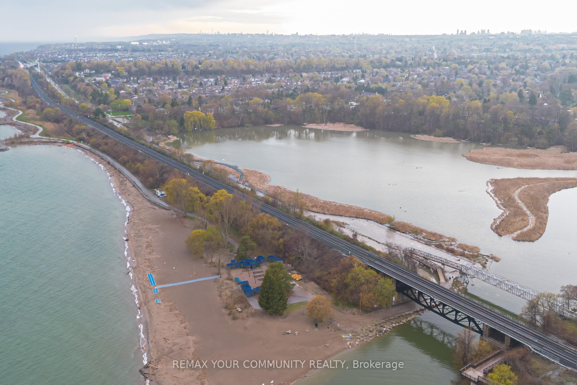 100 Secord Street photo 32
