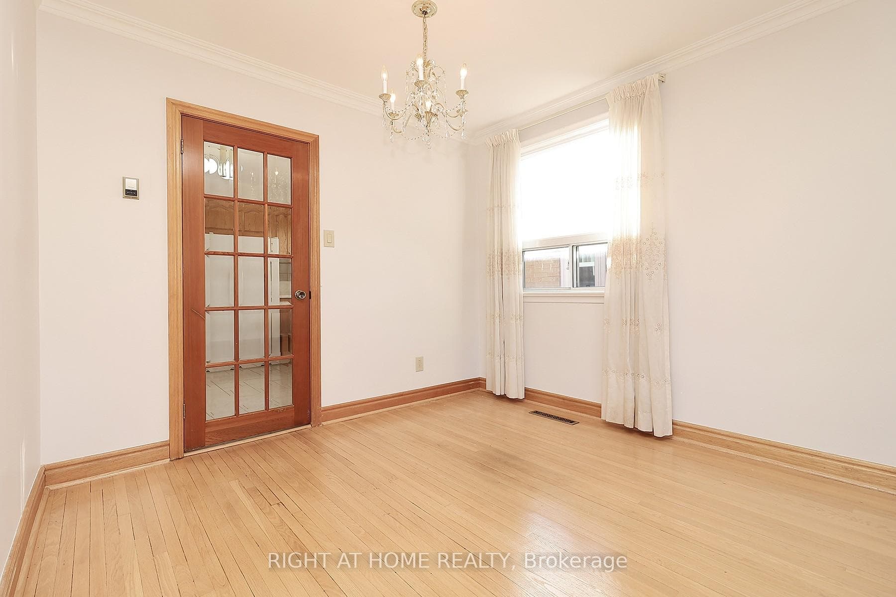 76 Courton Drive photo 10