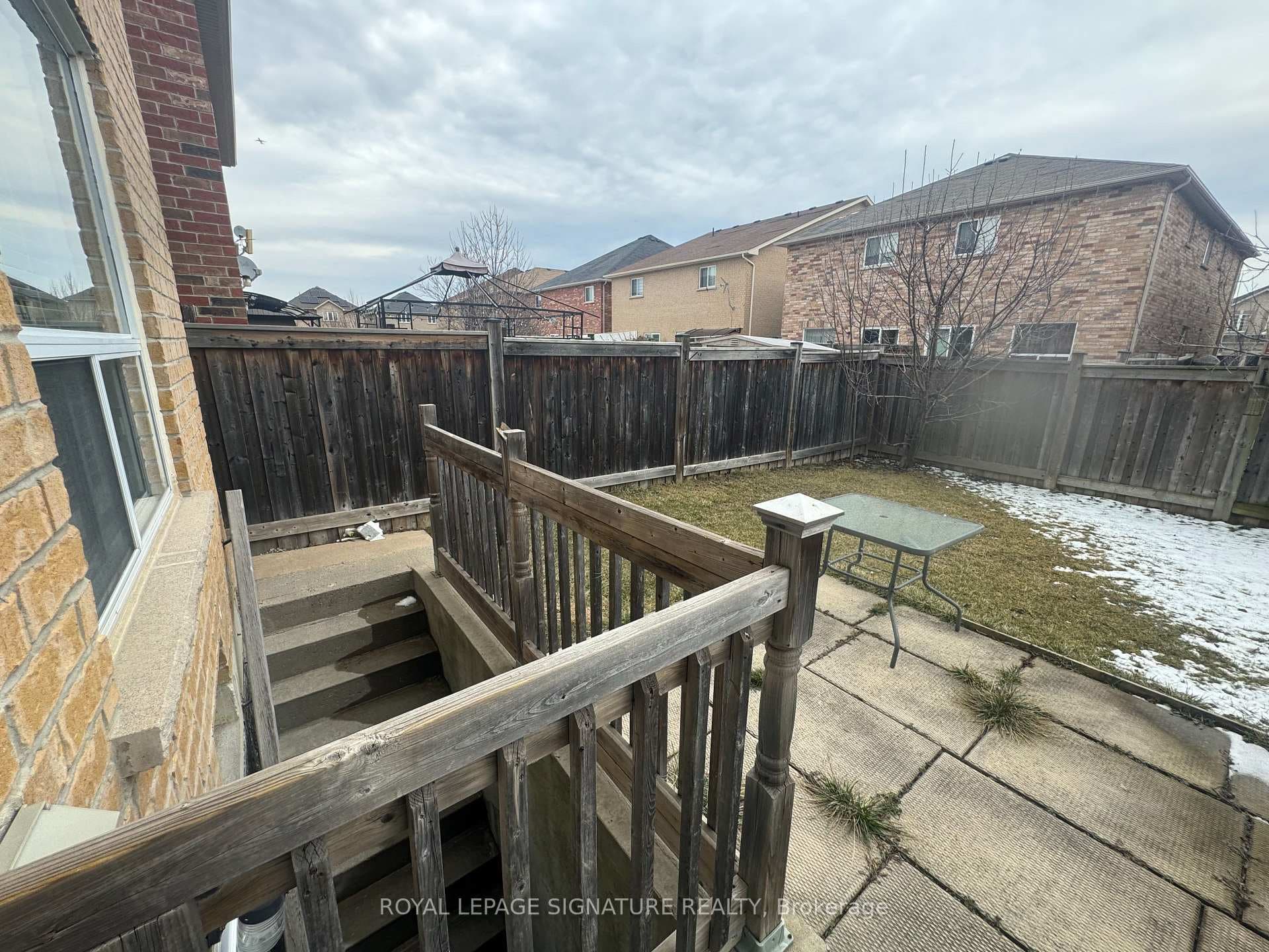 427 Comiskey Crescent photo 30