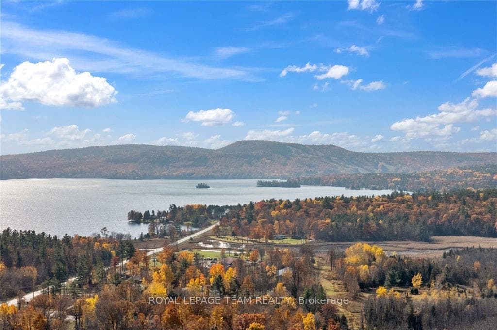 Short drive to Calabogie
Peaks and walking to to