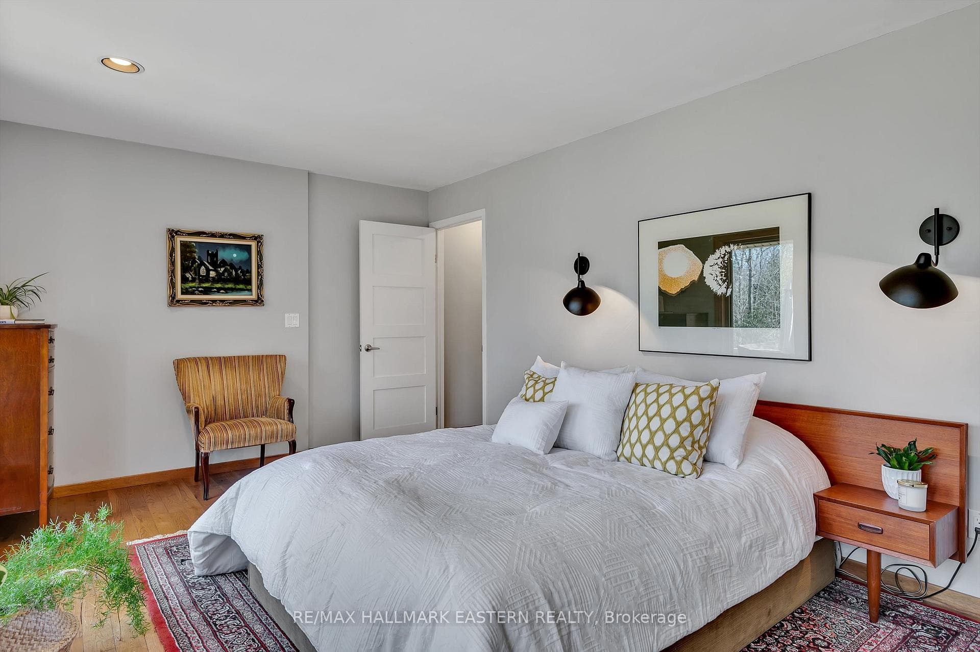4th bedroom with large walk-in closet