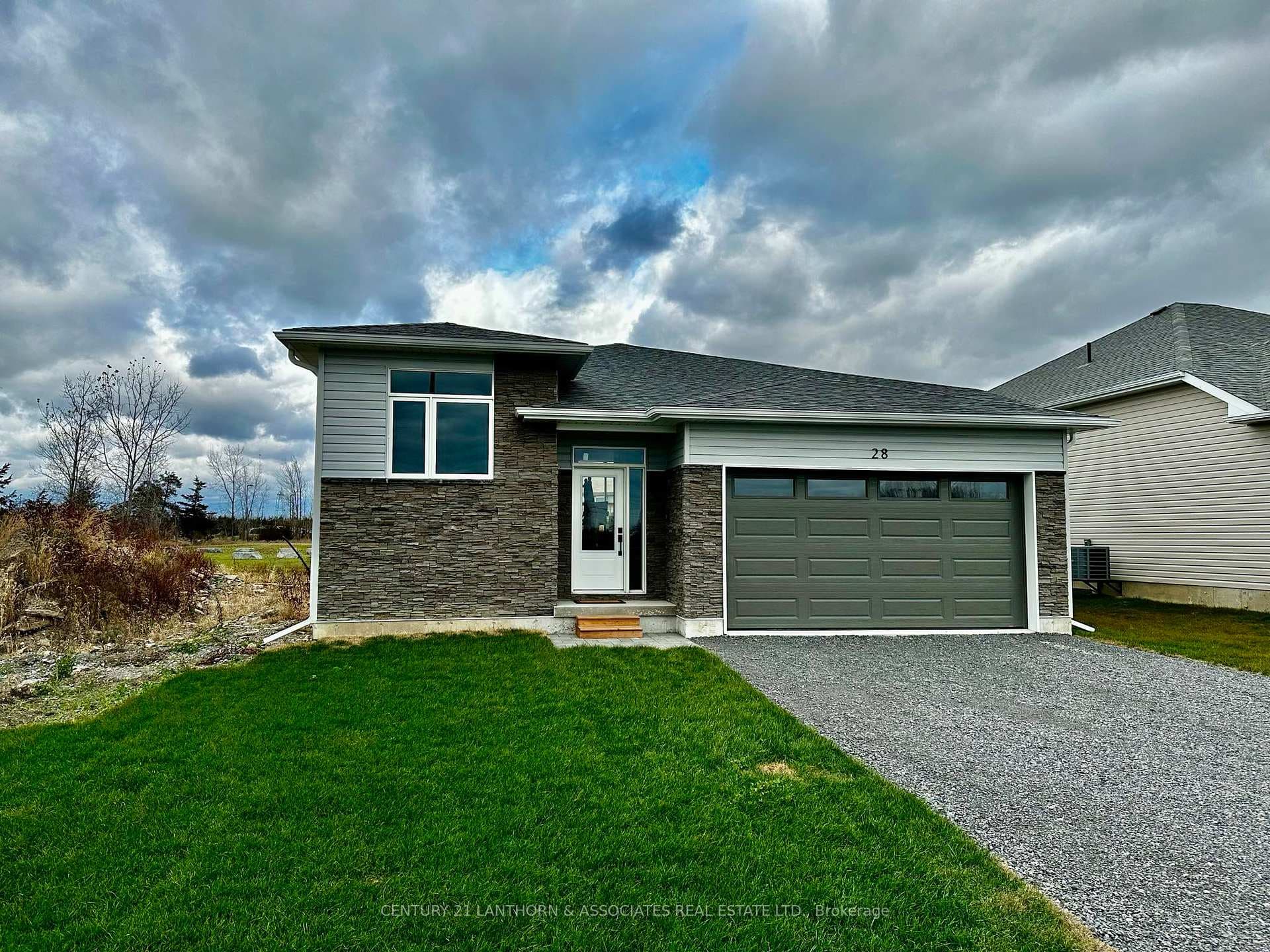 28 Summit Crescent photo 1