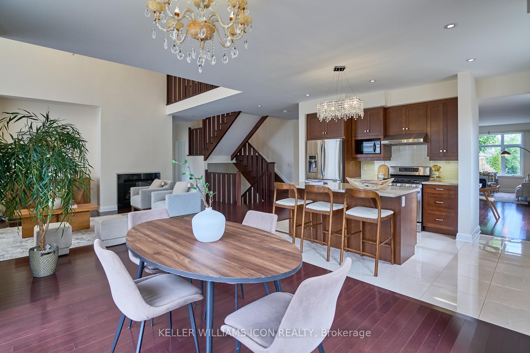 218 Gabbro Crescent photo 11