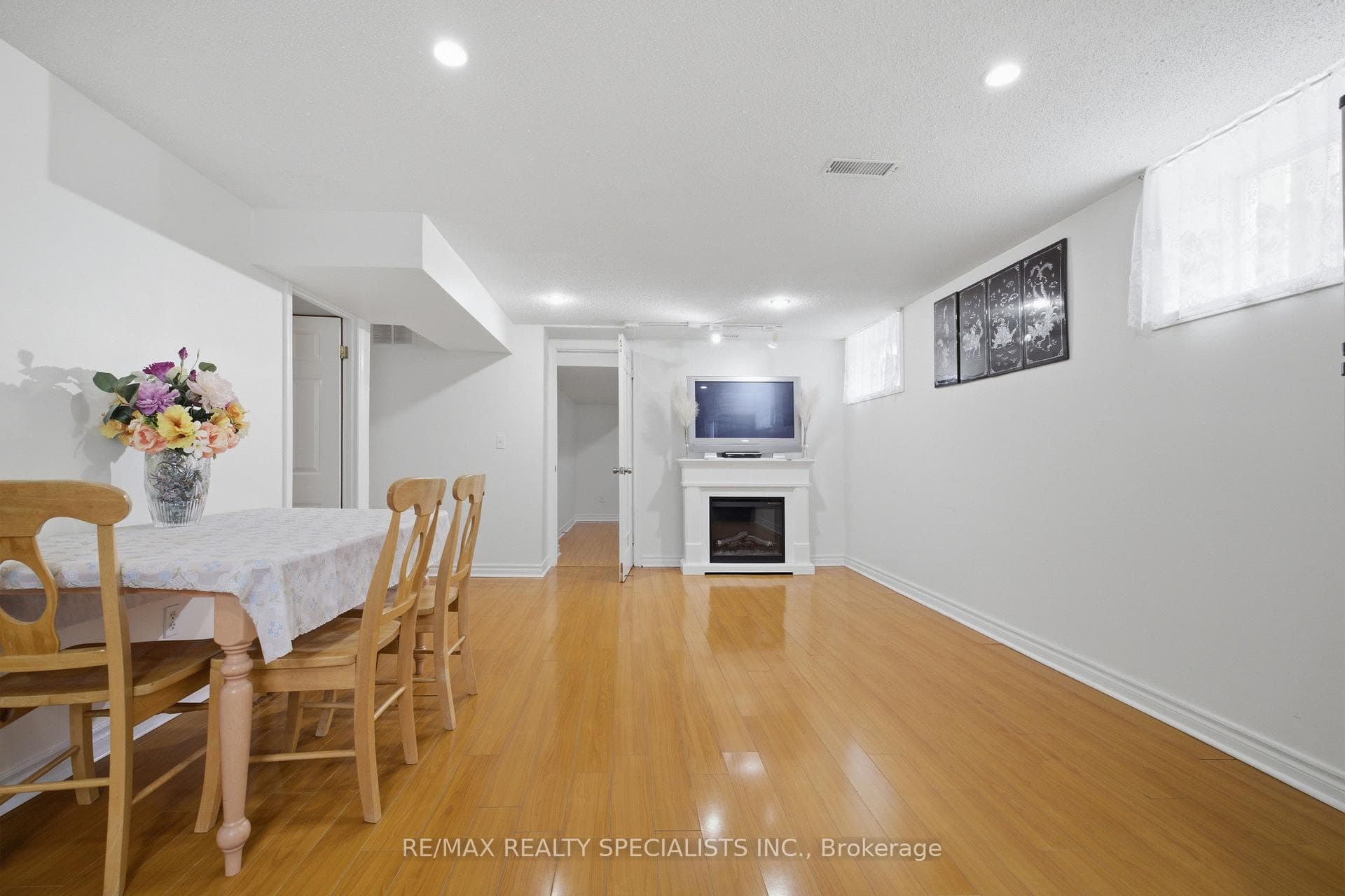 1036 Caven Street photo 21