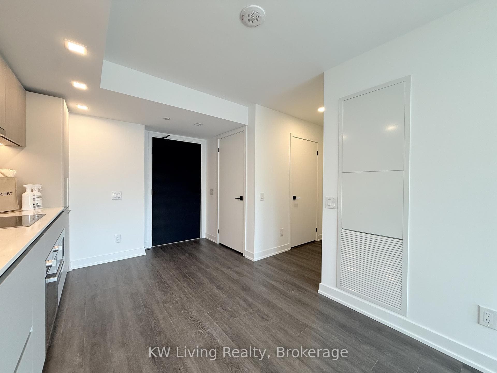 609 Sherbourne Street Unit 307 photo 22