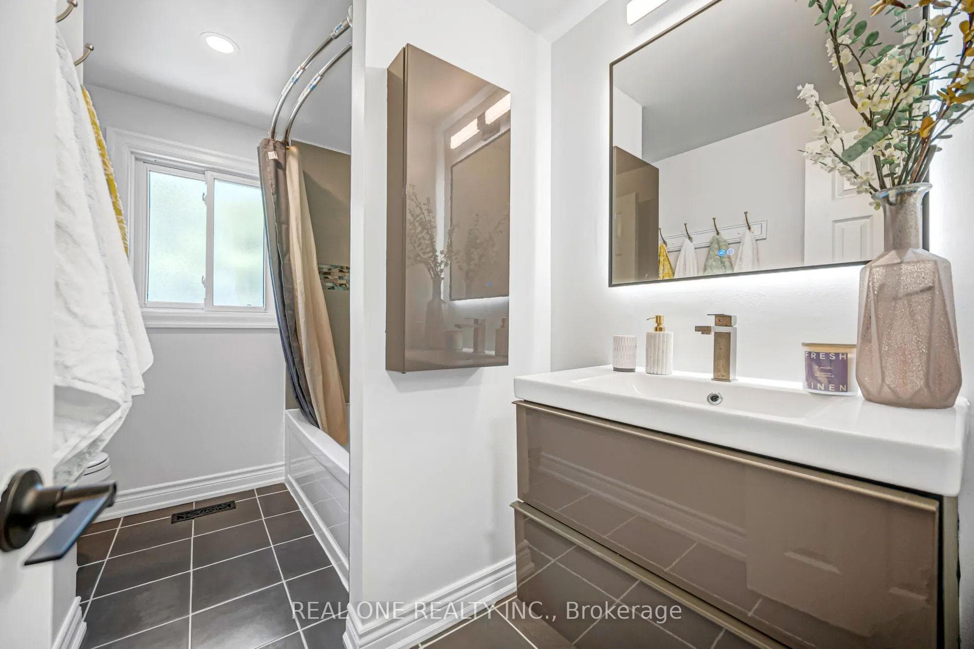 52 Devins Drive photo 17