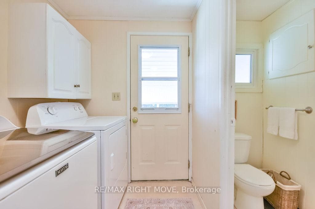 Laundry Room/Side Entrance