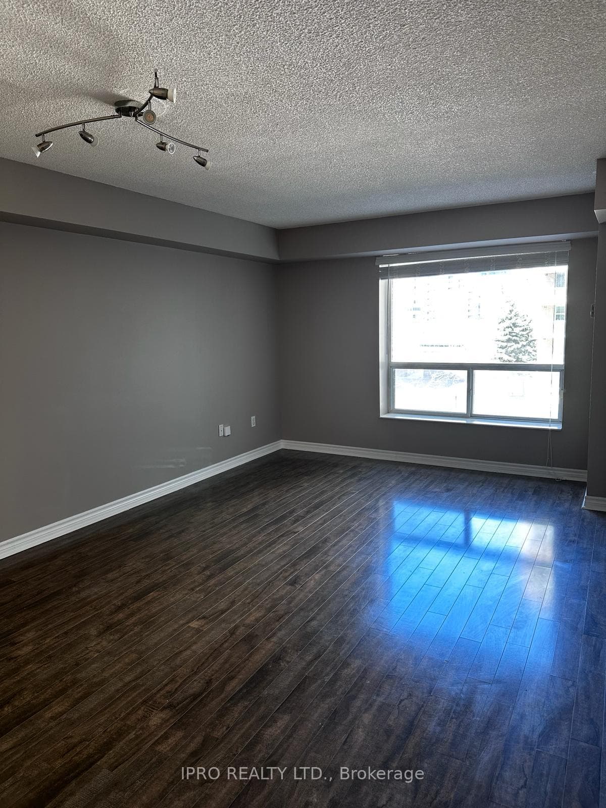 8 Pemberton Avenue Unit 401 photo 11