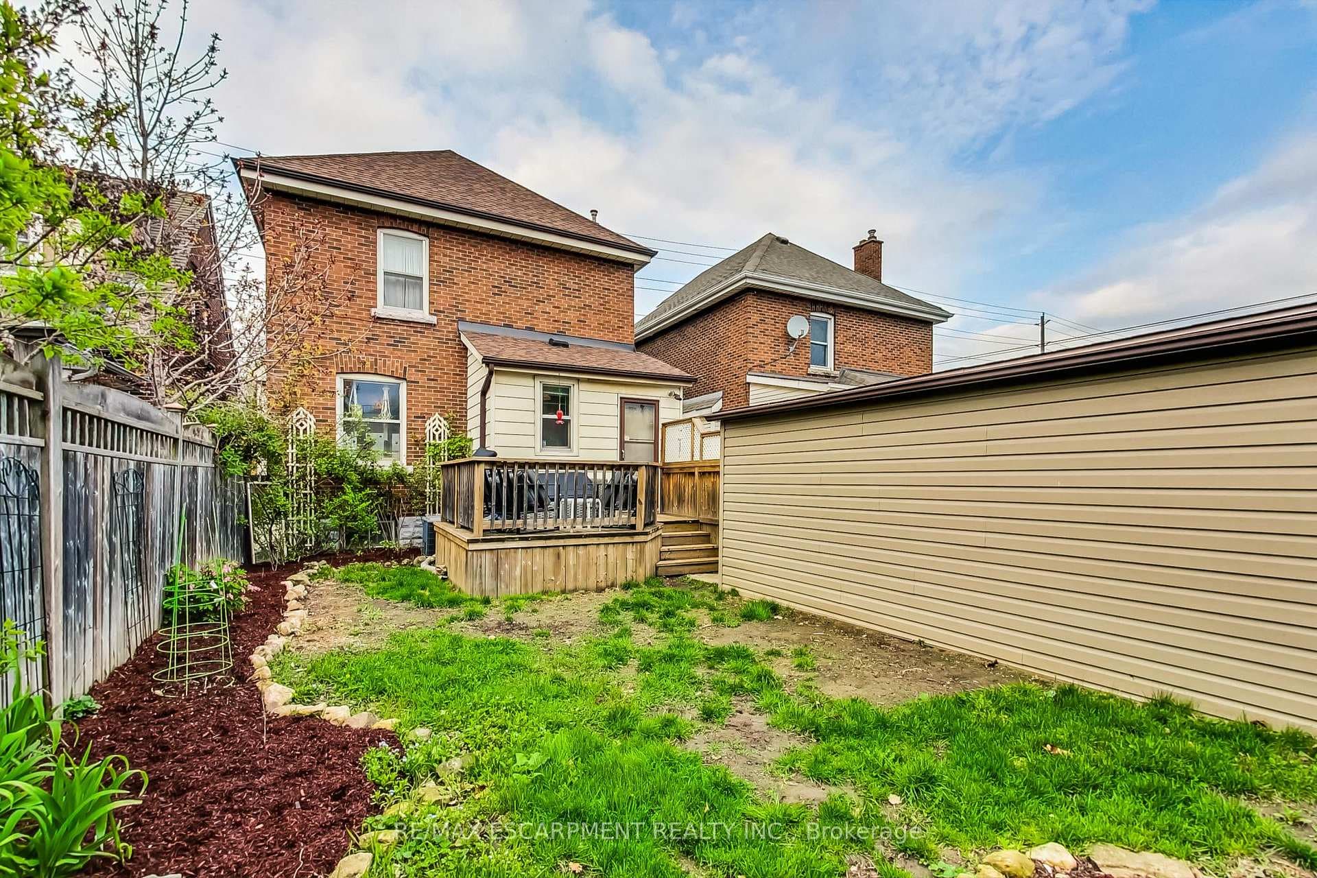 534 Maple Avenue photo 38