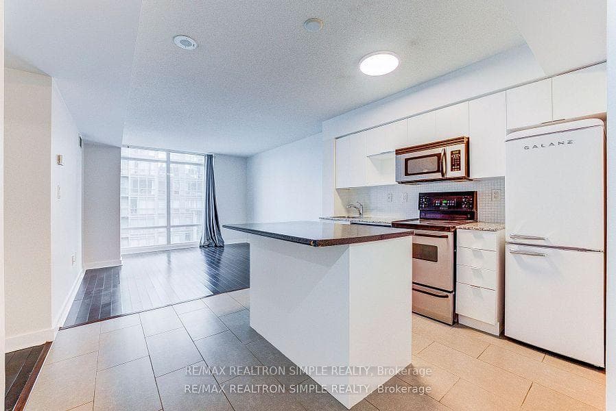 15 Brunel Court Unit 703 photo 4
