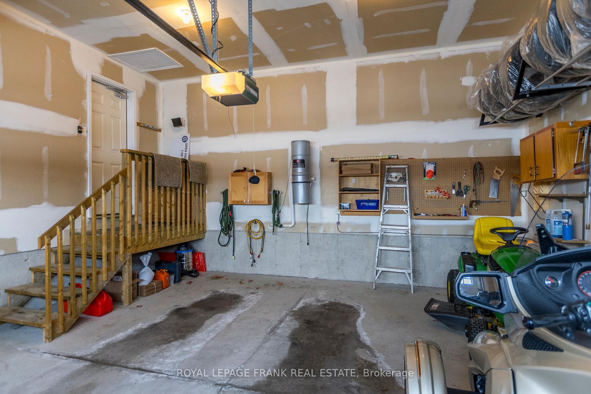 301 Bianco Crescent photo 33