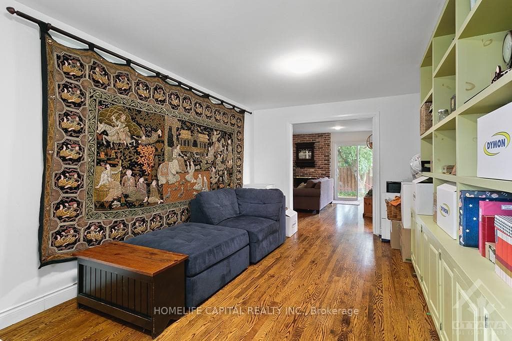 2078 THISTLE Crescent photo 10